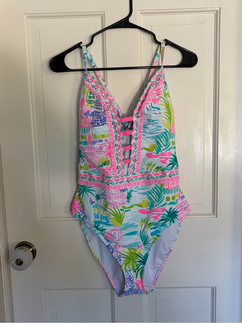 Never worn Women’s Lilly pulitzer One-Piece Tropical Print Swimsuit